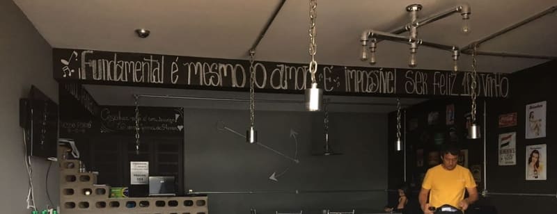 Receitas saborosas com camarão a preço justo são aposta do Porto Bar, em Goiânia