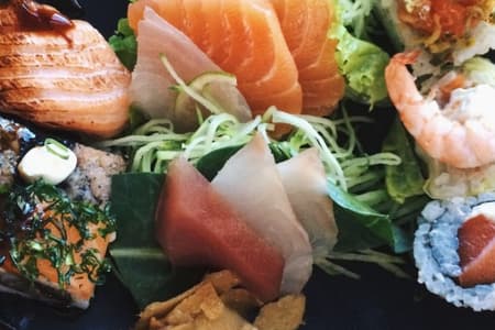 Para experimentar a culinária japonesa do Kanpai Blue gastando menos