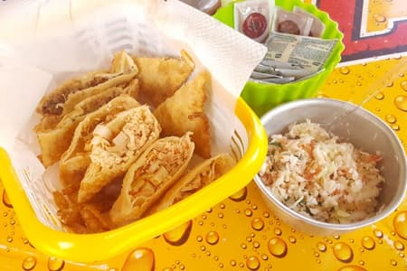 Não cabe nem vento: o pastel super recheado que você precisa conhecer em Goiânia
