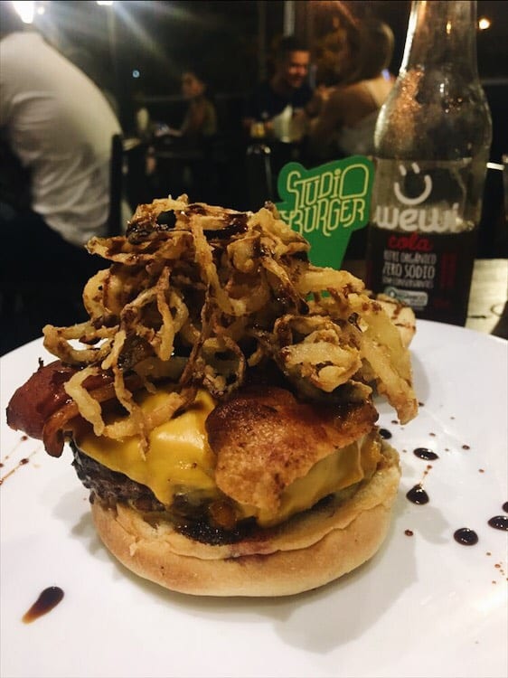 Studio Burger é uma das hamburguerias pioneiras  em Goiânia 