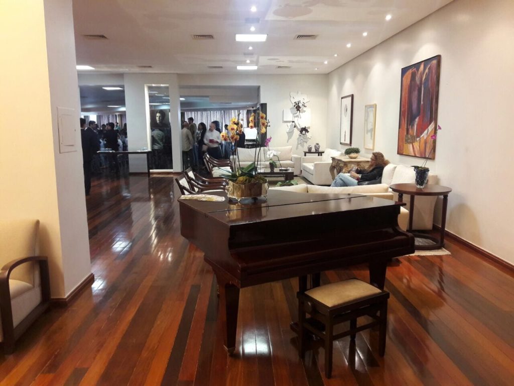 Piano no térreo do Palácio das Esmeraldas