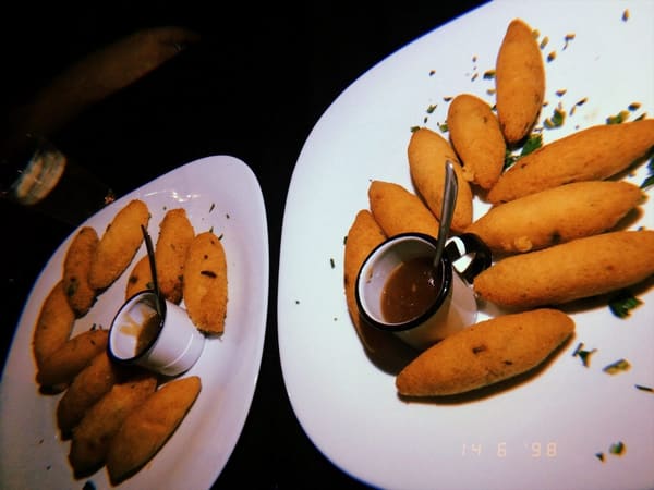 Lowbrow mistura bar, boa comida, música e arte, no Setor Sul