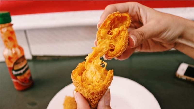 Coxinhas pequenas e super recheadas da Esfiha & Cia, que fica no bairro de Campinas, em Goiânia | Foto:  Carla Falcão