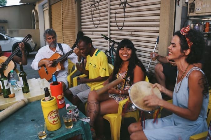 Samba do Mais Um ocorre sempre no último sábado do mês, em uma mercearia, na rua 104, no Setor Sul | Foto:  Carla Falcão