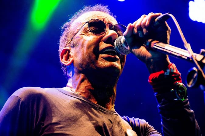 O cantor e compositor se apresenta mais uma vez no Flamboyant In Concert e traz todos os clássicos no repertório | Foto: Bárbara Roots