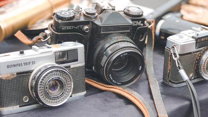 Feira de Antiguidades da Praça Tamanadré tem itens vintage e para colecionadores | Foto:  Paula Falcão