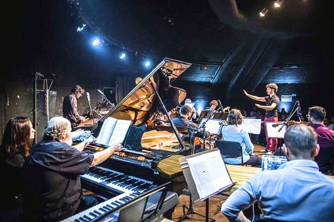 No repertório estão obras de Herraiz, Poulenc, Tchaikovsky e Labrada. Leonardo Labrada, maestro, e Abner Landim, spalla da Filarmônica, assinam a direção artística do espetáculo | Foto: Divulgação