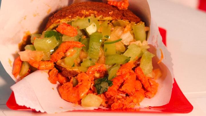 Goiânia ganhou vários lugares que acarajé. É possível encontrar o prato também em feiras e aplicativos de delivery  | Foto:  Carla Falcão