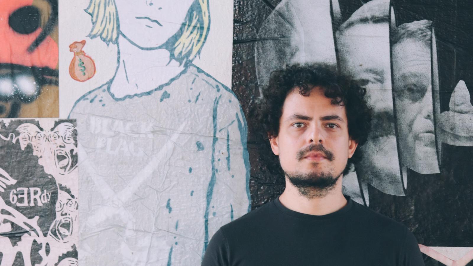 Festival Lambesgoia cria mural de lambe-lambes no Centro de Goiânia