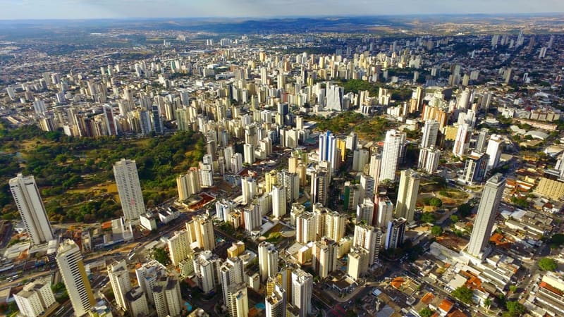 Foto aérea de Goiânia. Em novo decreto feito pela Prefeitura, o uso de máscaras será obrigatório para quem sair de casa, sob pena de multa | Foto: Divulgação