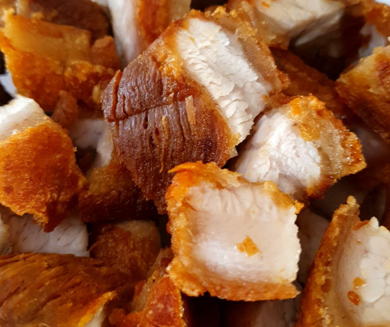 Torresmo do Beto's Bar é um dos10 ótimos petiscos de bares e botecos para comer em Goiânia