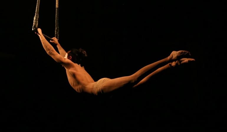 Espetáculo da Cia Catavento. Podem se inscrever, até 31 de julho, jovens e adultos, acima de 18 anos, que tenham experiência com circo, dança, ginástica, teatro ou música | Foto: Divulgação NUFAAC