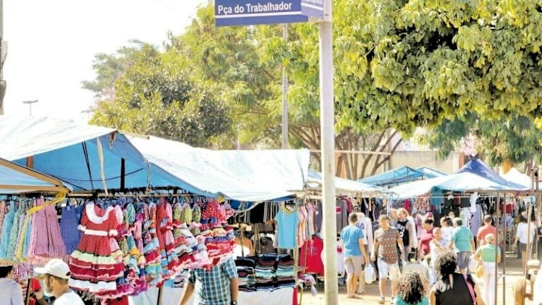Feira Hippie, em Goiânia. Novo decreto do governo de Goiás é válido por tempo indeterminado, mas
medida poderá ser revista a qualquer momento, conforme análise da evolução da situação epidemiológica | Foto: Prefeitura de Goiânia