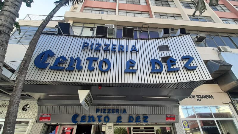 Pizzeria Cento Dez, no Centro de Goiânia, foi fundada em 1966, o local já faz parte da história da capital, sendo a mais antiga pizzaria da cidade, que está em pleno funcionamento | Foto: Carla Falcão