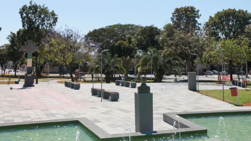 Praça do Cruzeiro, em Goiânia. Revitalização foi  pensada para que local volte a ser um espaço de convivência da comunidade | Foto: Carla Falcão