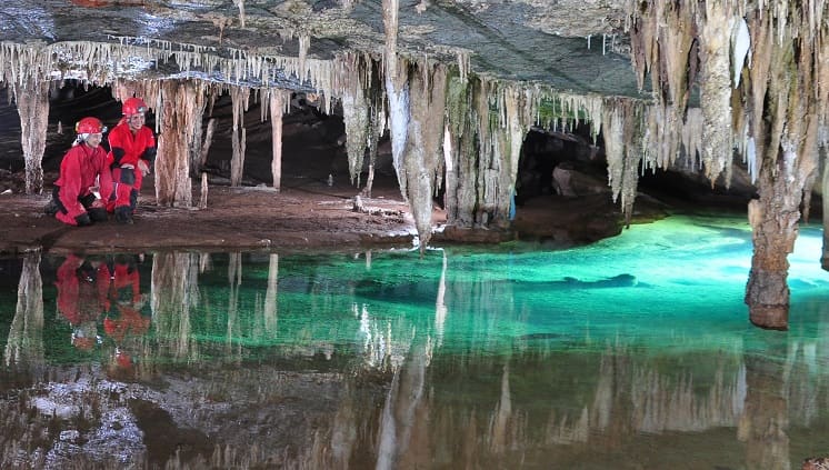 Caverna Angélica, uma das maiores do Brasil. A travessia completa, de 14km, dura 24h e tem pernoite no local | Foto: Marcelo Peregrino/Ministério do Turismo