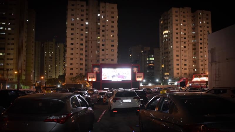 Cine Drive-In Xperience, localizado no Oliveiras's Place, no Setor Bueno, 
tem capacidade para 70 carros | Foto:  Assessoria Cine Drive-In Xperience