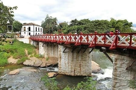 Decreto em Pirenópolis proíbe acesso e banho no Rio das Almas