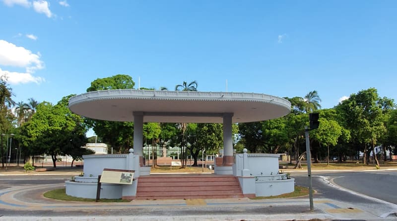 Coreto da Praça Cìvica, em Goiânia, que foi restaurado recentemente. Local é um dos 22 edifícios e monumentos públicos da capital que foram tombados pelo Iphan | Foto: Carlos Freitas/Aproveite a cidade