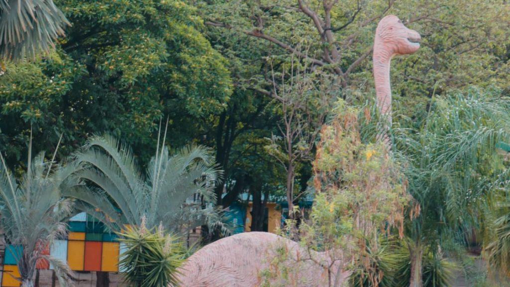 O branquiossauro, do Parque dos Dinossauros, no Parque Mutirama