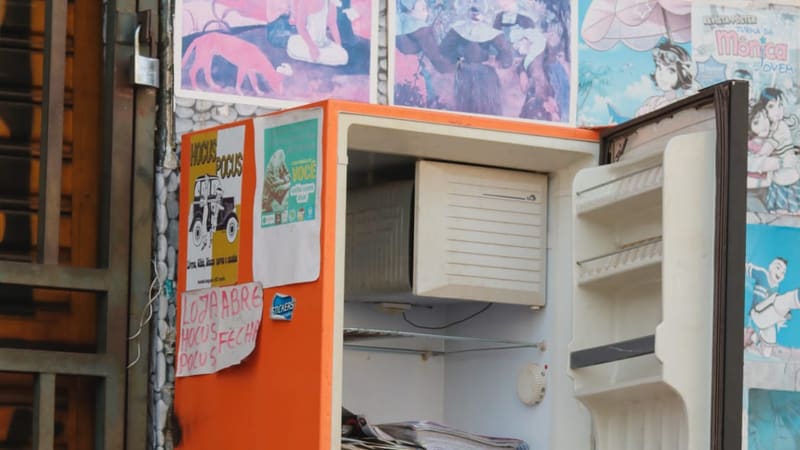 Geladeira Cultural fica na Avenida Araguaia, no Centro de Goiânia. Iniciativa começou em fevereiro de 2020 | Foto:  Carla Falcão