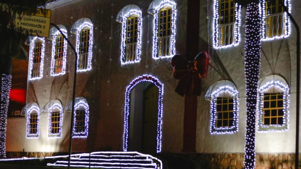 Instituto Rizzo tem iluminação especial de fim de ano