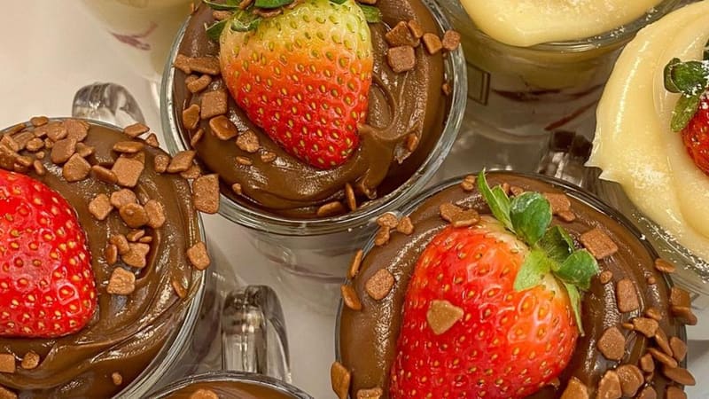 Doces na taça da Confeitaria Mariana Perdomo, uma das mais aclamadas de Goiânia | Foto: Reprodução/ Instagram