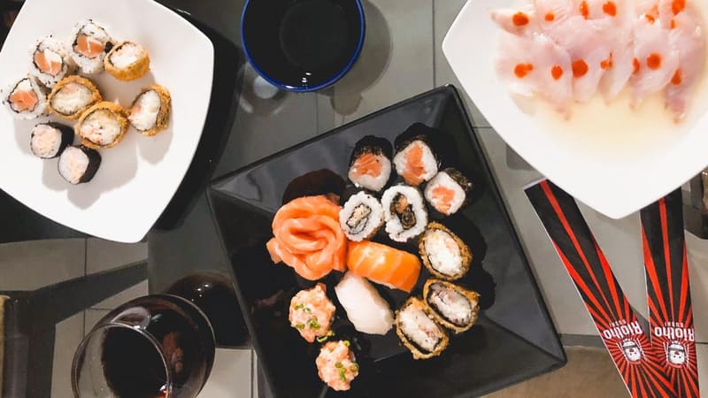 5 restaurantes para pedir delivery de "sushi por 1 real" em Goiânia