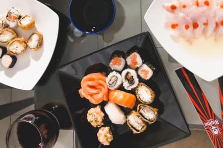 5 restaurantes para pedir delivery de "sushi por 1 real" em Goiânia