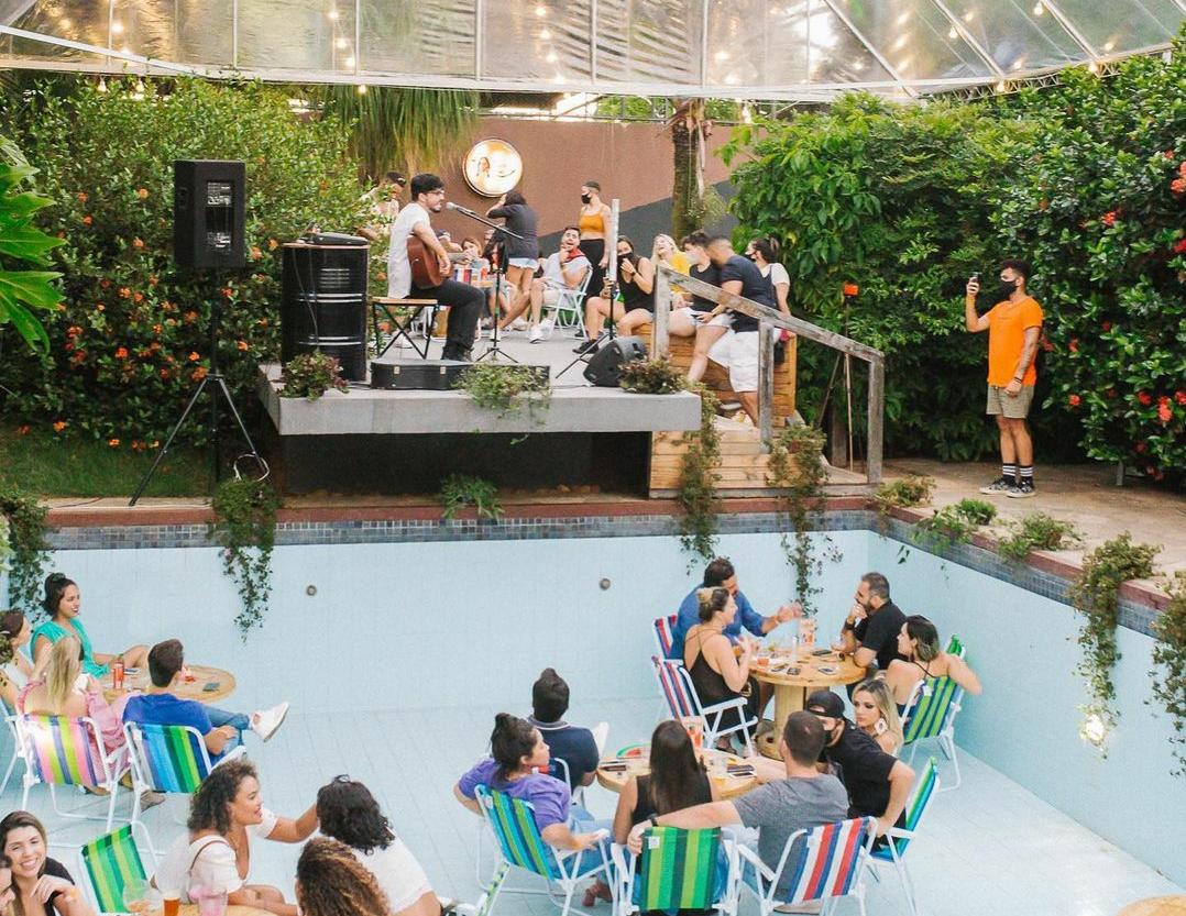 Piscina do Yolo Beer Garden
