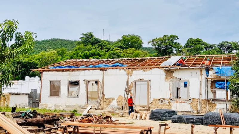 Obras do prédio do Batalhão da PM, na cidade de Goiás. Restauração está sendo conduzida para recuperar as características originais que compõem o complexo, que é dividido em quatro grandes blocos. | Foto: Aline Amaral Di Salvo