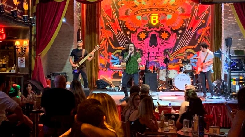 Show no Bolshoi Pub, antes da pandemia do coronavírus. Casa funciona há quase 17 anos na capital | Foto: Reprodução Instagram