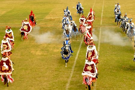Cavalhadas de Pirenópolis, em Goiás: espetáculo e fé na Festa do Divino