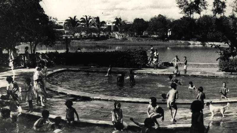 Parque Lago das Rosas foi o primeiro da cidade e faz parte da história de Goiânia. Trampolim, único em Art Déco do mundo, está no mesmo local desde a década de 1940, quando era utilizado por moradores | Foto: Carla Falcão/Aproveite a cidade