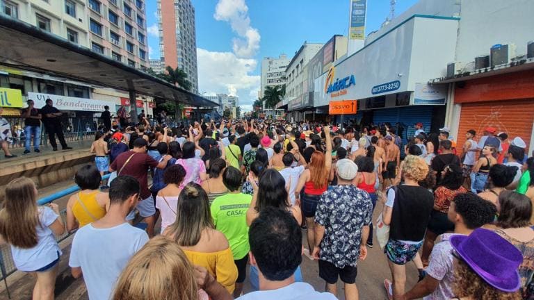 Bloco Não é Não, que passou pelo Centro de Goiânia, em 2020. Liga optou por não fazer carnaval de rua neste ano | Foto: Carlos Freitas/Aproveite a cidade