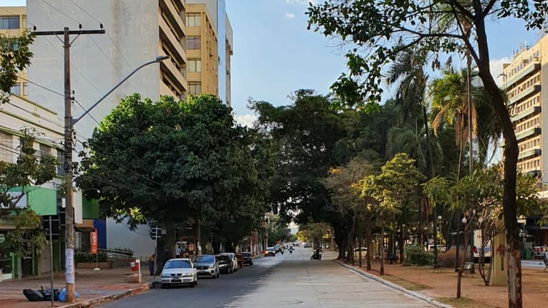 Avenida Goiás, no Centro de Goiânia. Prefeitura fez mudanças em decreto, que foi prorrogado por mais uma semana | Foto: Carlos Freitas/Aproveite a cidade
