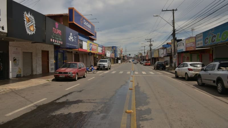 Rua vazia em Aparecida de Goiânia durante escalonamento regional. Cidade ampliará medidas de isolamento social | Foto:  Claudivino Antunes
