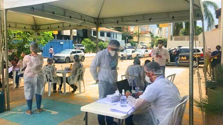 Vacinação em drive-thru de Goiânia. Cidade passa a ter agendamento on-line para imunização contra a Covid-19 | Foto: Prefeitura de Goiânia