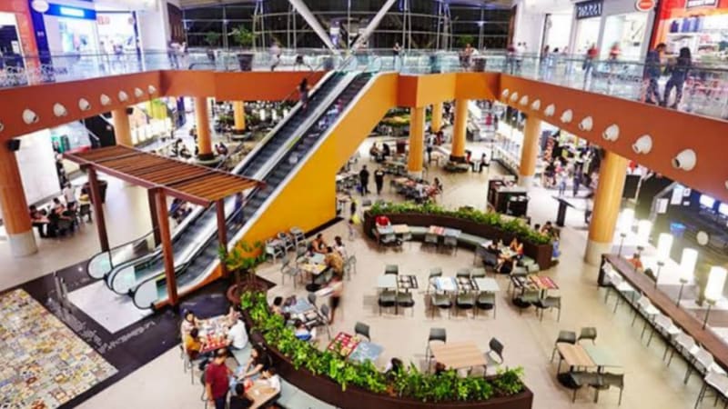Área de alimentação do Passeio das Águas Shopping, em Goiânia. Liminar autorizou que restaurantes e lanchonetes destes estabelecimentos possam vender por delivery, retirara e drive-thru | Foto: Site Aliansce Sonae