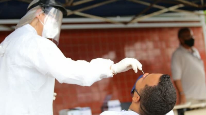 Homem é testado em Goiânia. Testagem rápida será feita na segunda-feira (14/6), mas agendamento acontece a partir do sábado (12/6) | Foto: Secom Goiânia