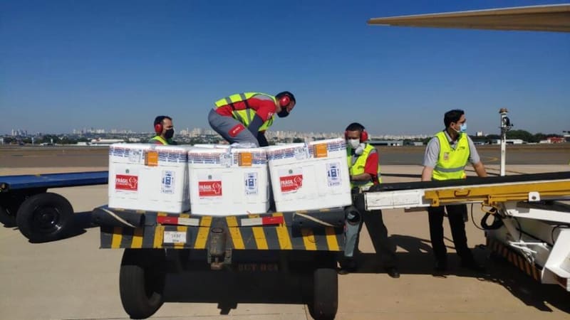 Vacinas contra a Covid-19 chegando a Goiás. Governo estadual fez alteração nas regras a partir desta remessa | Foto: Secom Goiás