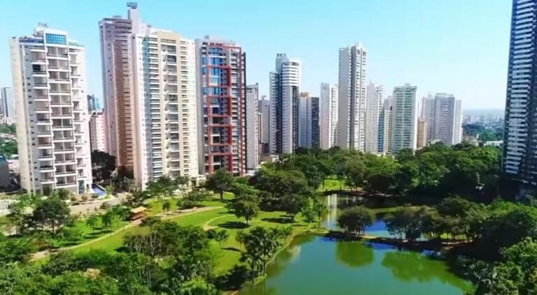 Parque Flamboyant, em Goiânia. Prefeitura divulgou novo decreto que mantém, mesmo com restrições, o comércio funcionando na cidade | Foto: Prefeitura de Goiânia