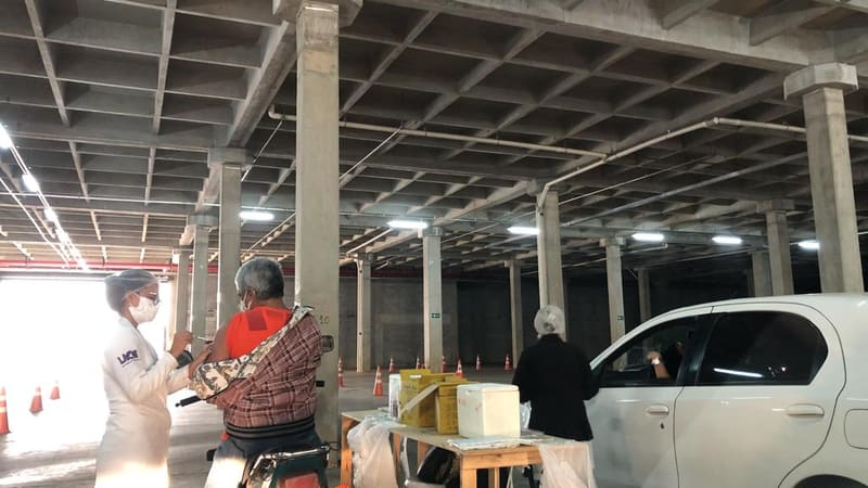 Drive-thru em Goiânia inicia vacinação para pessoas a partir de 33 anos