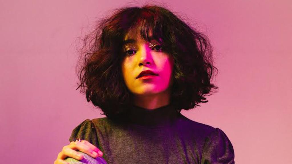 Mariana Froes é atração do projeto Terça no Teatro
