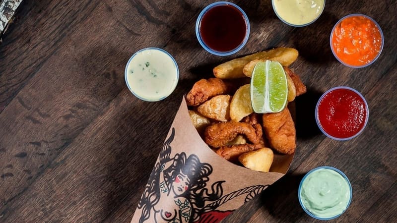Fish & chips do Sirène, que estreia sua primeira loja em Goiânia. Local irá distribuir 1000 chopes em inauguração | Foto: Divulgação