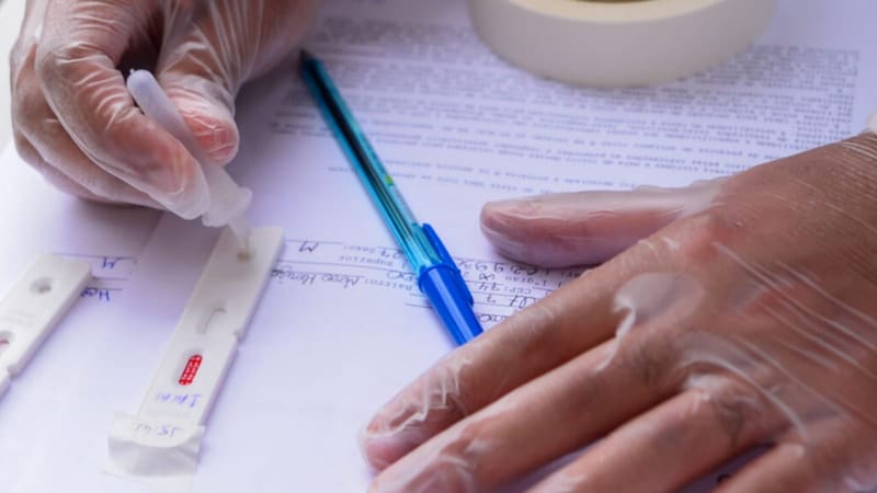 Profissional da saúde de Goiânia durante testagem contra a Covid-19. Cidade deverá ter 3 mil testes em três diferentes locais da cidade | Foto: Jucimar Sousa