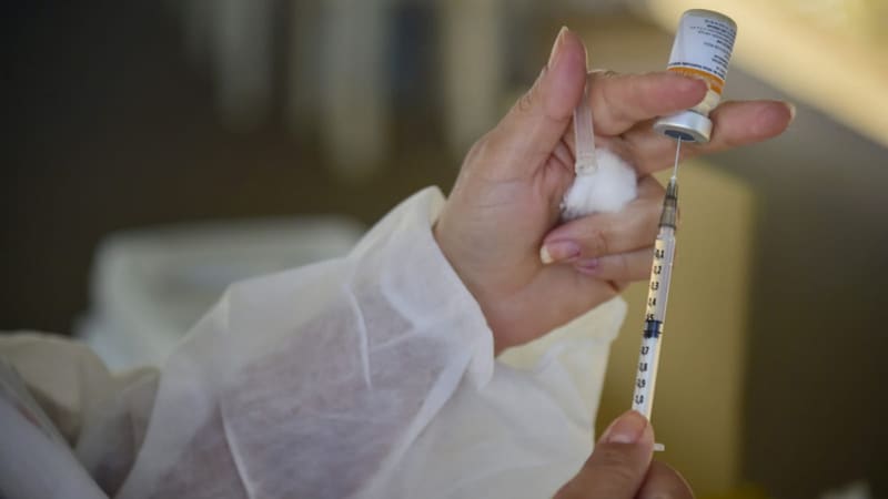 Vacina prestes a ser aplicada em Aparecida de Goiânia. Cidade realiza mais um mutirão de vacinação contra Covid-19 nesta sexta-feira (3/9) e sábado (4/9) | Foto: Claudivino Antunes