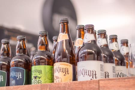 Cervejaria Louvada abre espaço em Goiânia com 20 rótulos artesanais