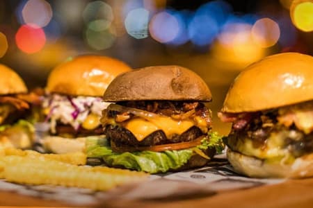 4 rodízios de hambúrguer para você aproveitar em Goiânia