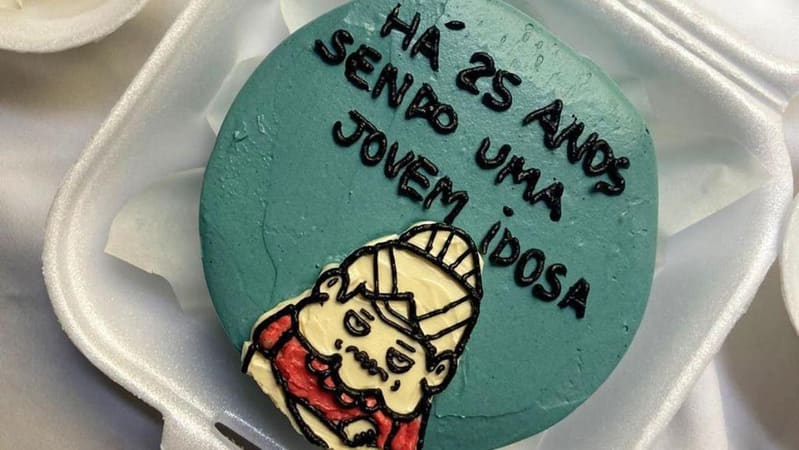 Um dos bento cakes da confeitaria Larah na Cozinha. Em Goiânia, é possível encomendar bolinhos fofos gastando a partir de R$ 30 | Foto: Reprodução/ Instagram